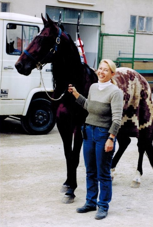 Dr. Constanze Zach mit Pferd